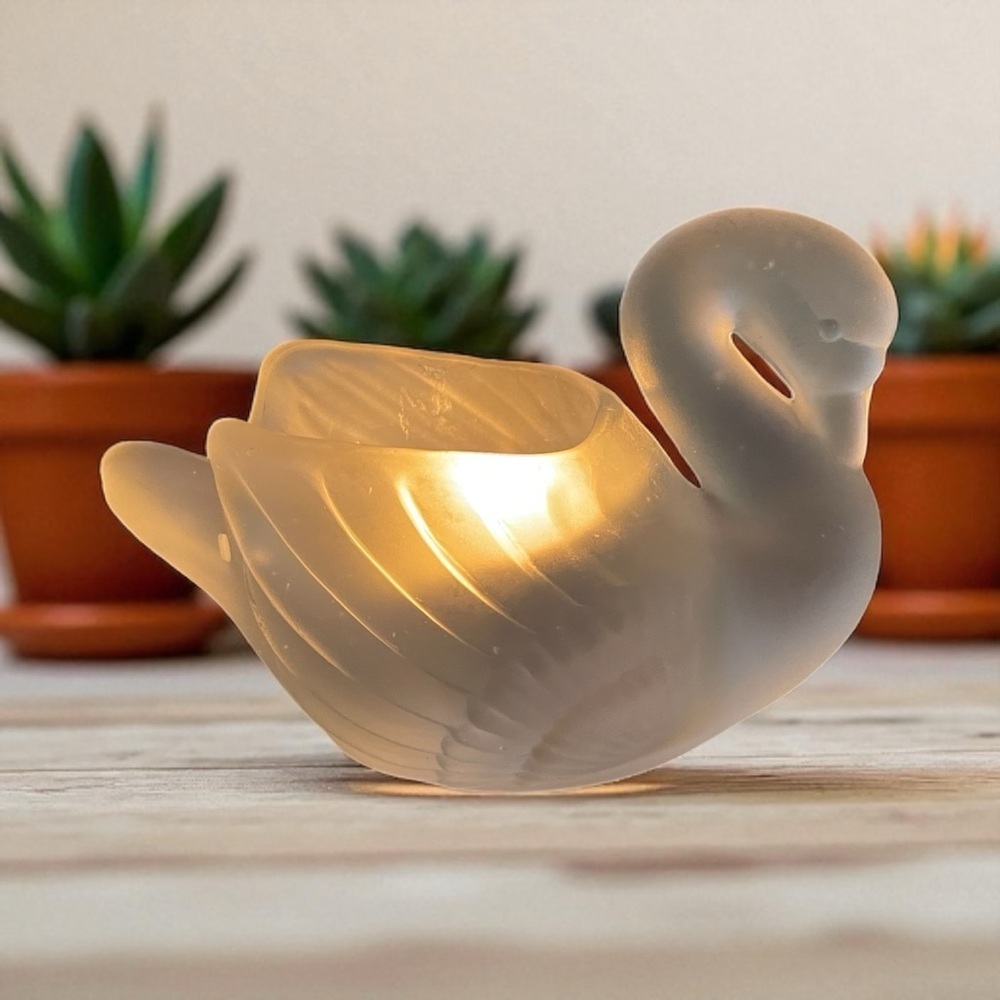 Small glass swan trinket box, frosted, vintage, 3x4 inches